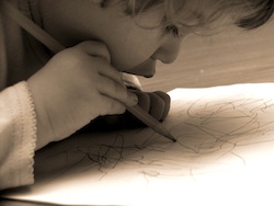 Enfant qui dessine